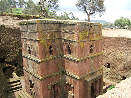 エチオピア教会群「ラリベラ」は、大地に刻まれた聖なる十字架が有名！
